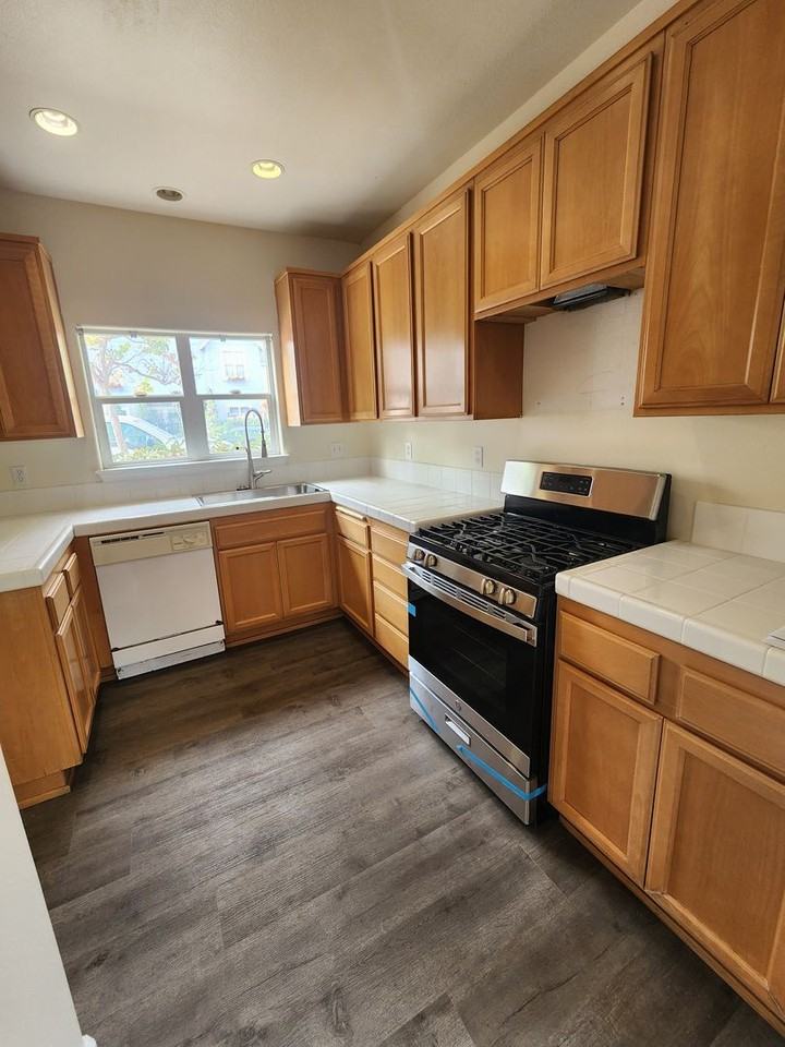 521 Adina Way - Photo 5 of 20