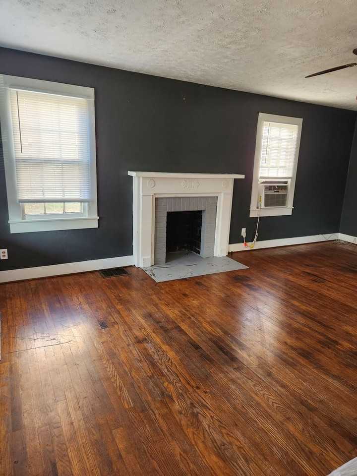 319 Jefferson St - Photo 3 of 15