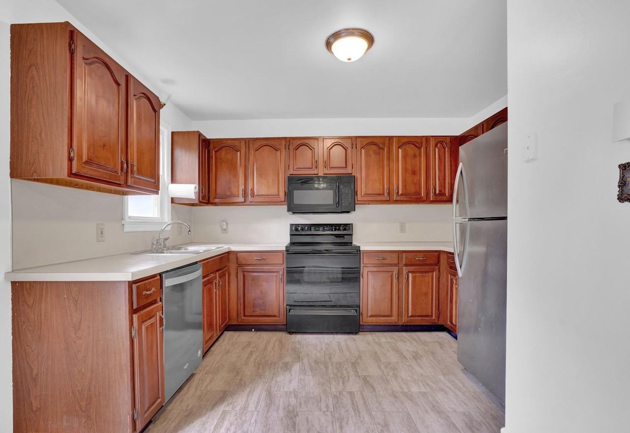 424 Hillside Ave - Photo 5 of 20