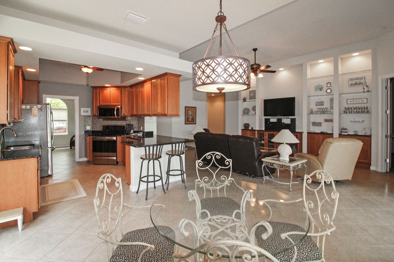 13260 Ipolita St - Photo 4 of 16