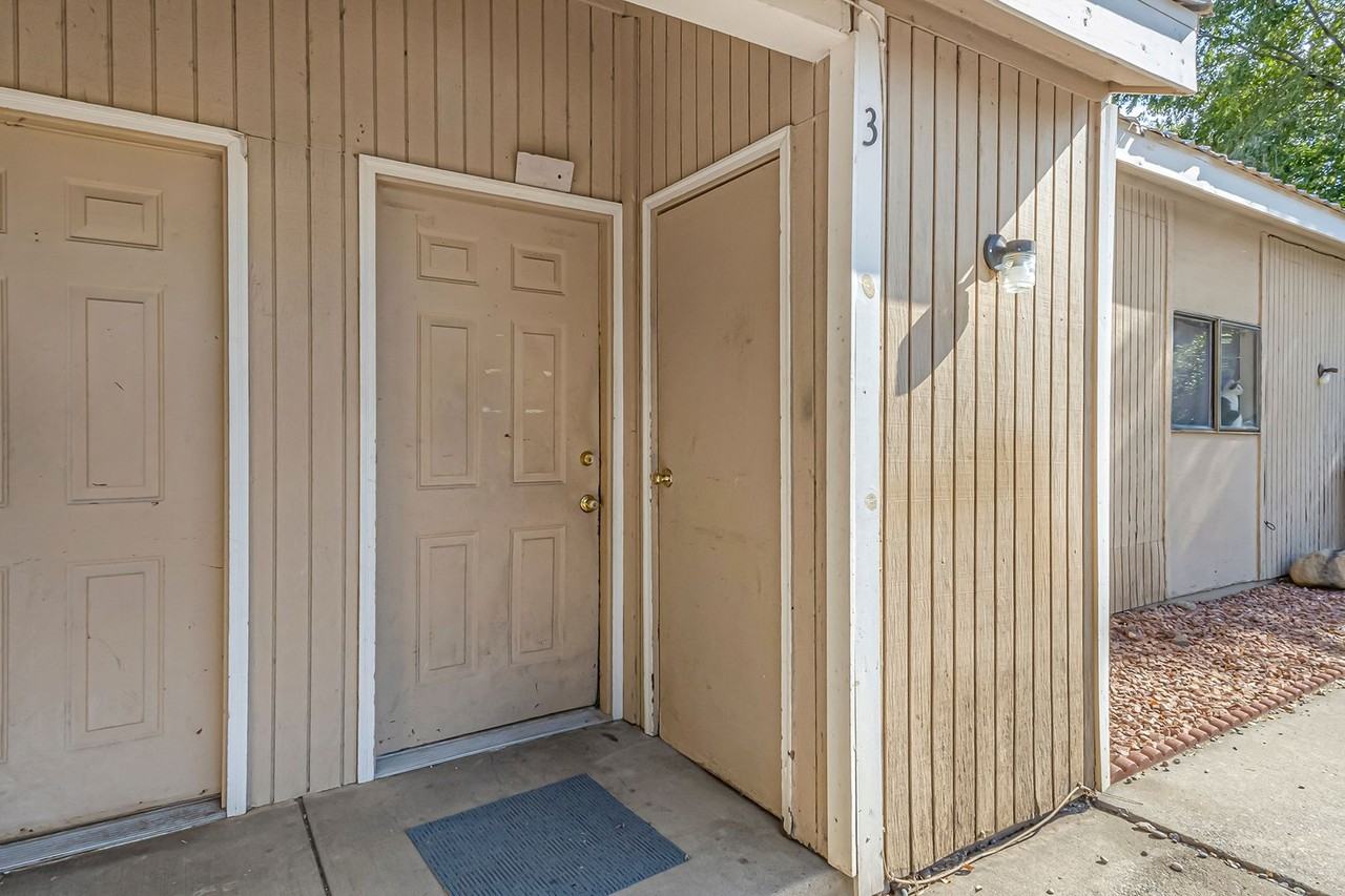 560 Sparn Ct. - Photo 2 of 14