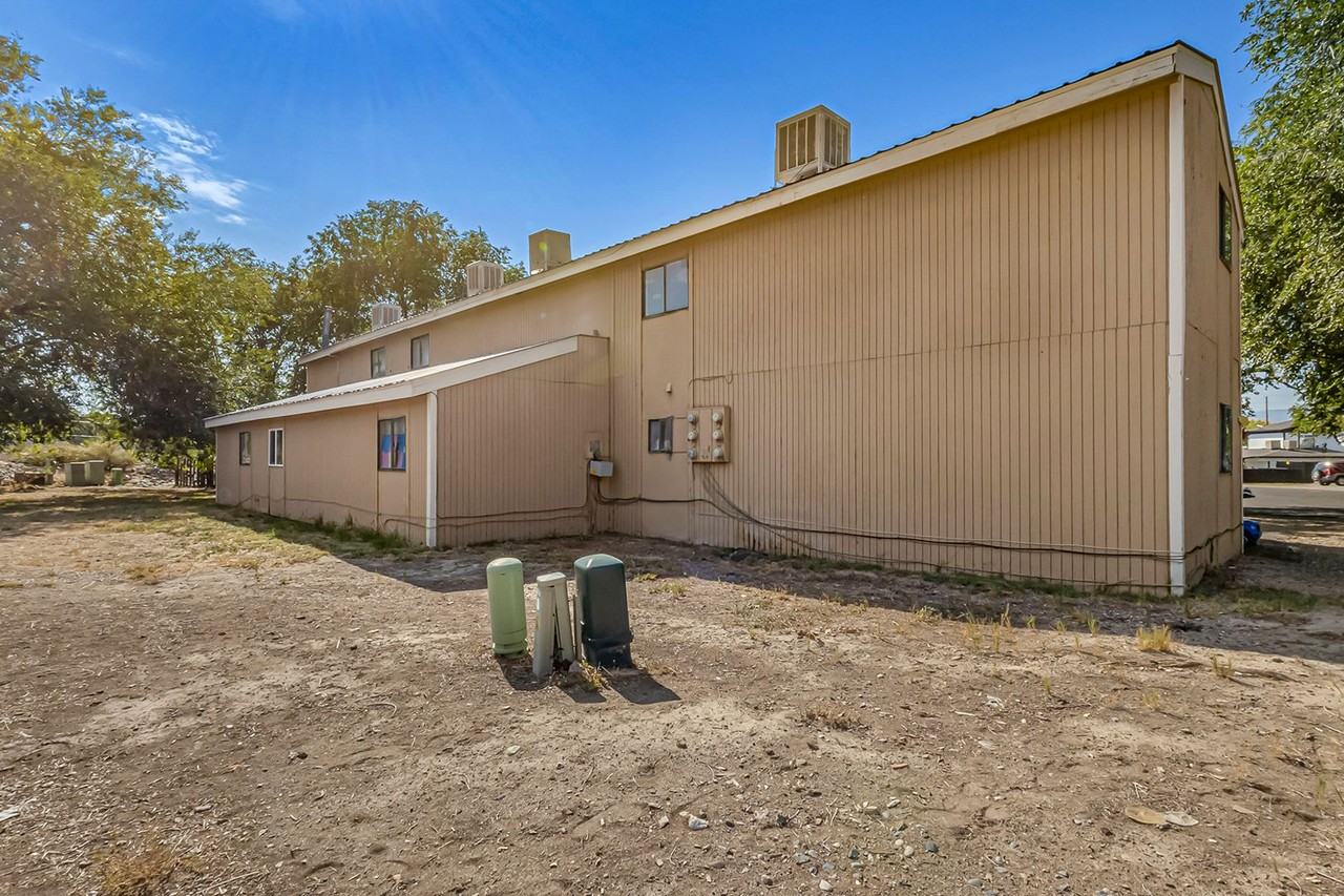 560 Sparn Ct. - Photo 3 of 14