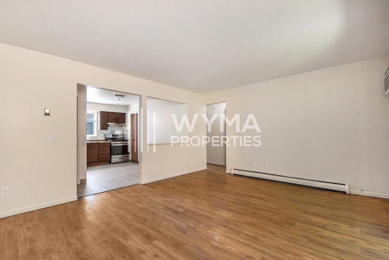 Maple Leaf Apartments - Photo 3 of 16