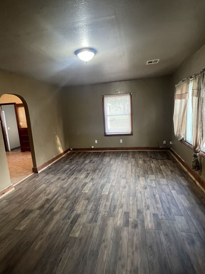 1305 Mill St - Photo 2 of 9