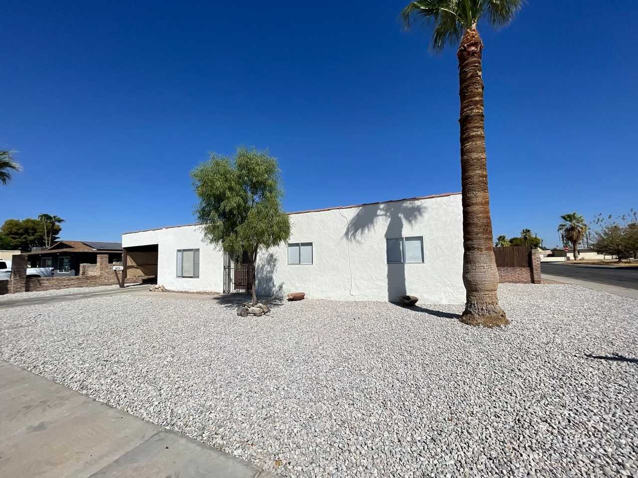 1642 E 27th St - Photo 3 of 21