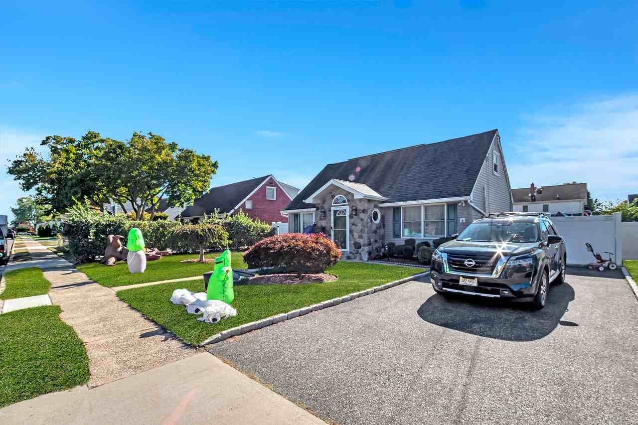 270 Alberta Dr - Photo 2 of 17