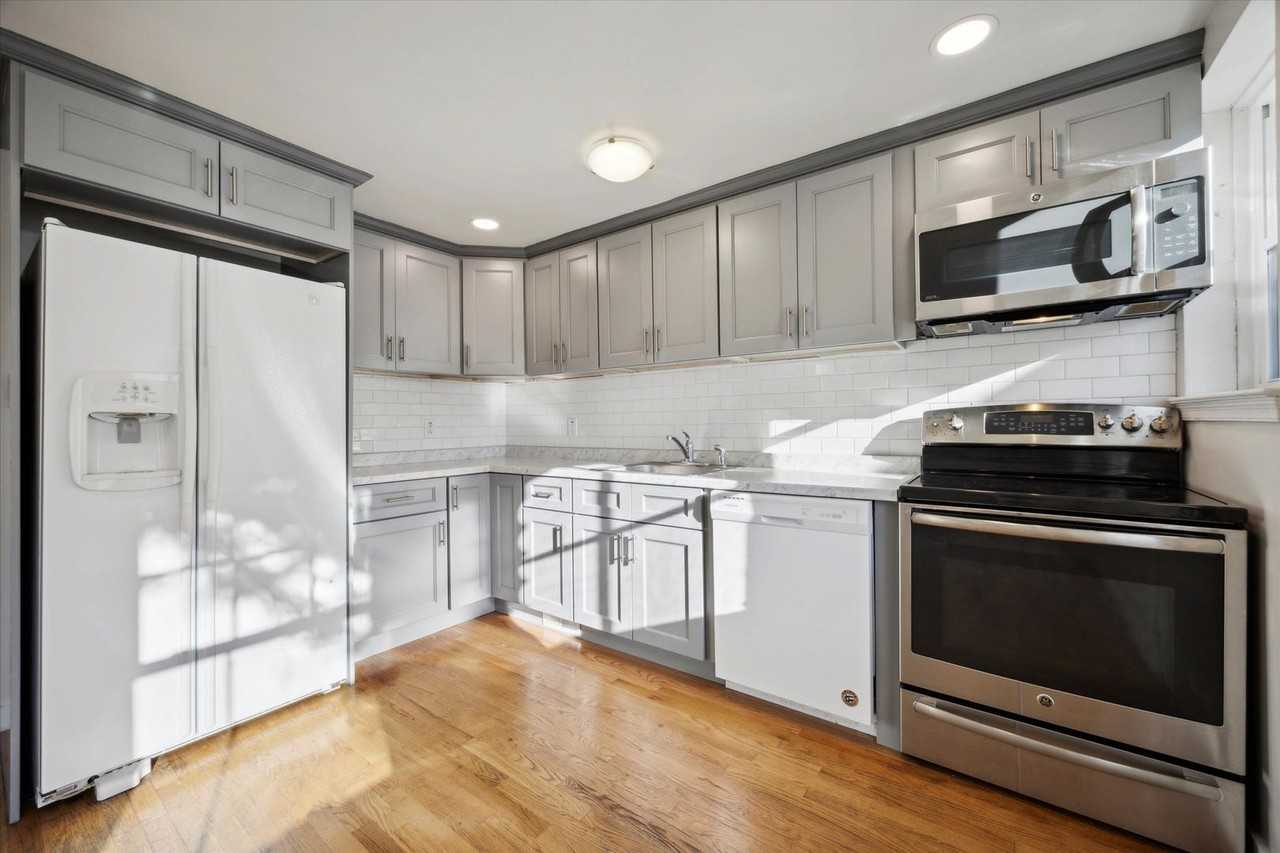 13 Hawthorne Rd - Photo 3 of 25