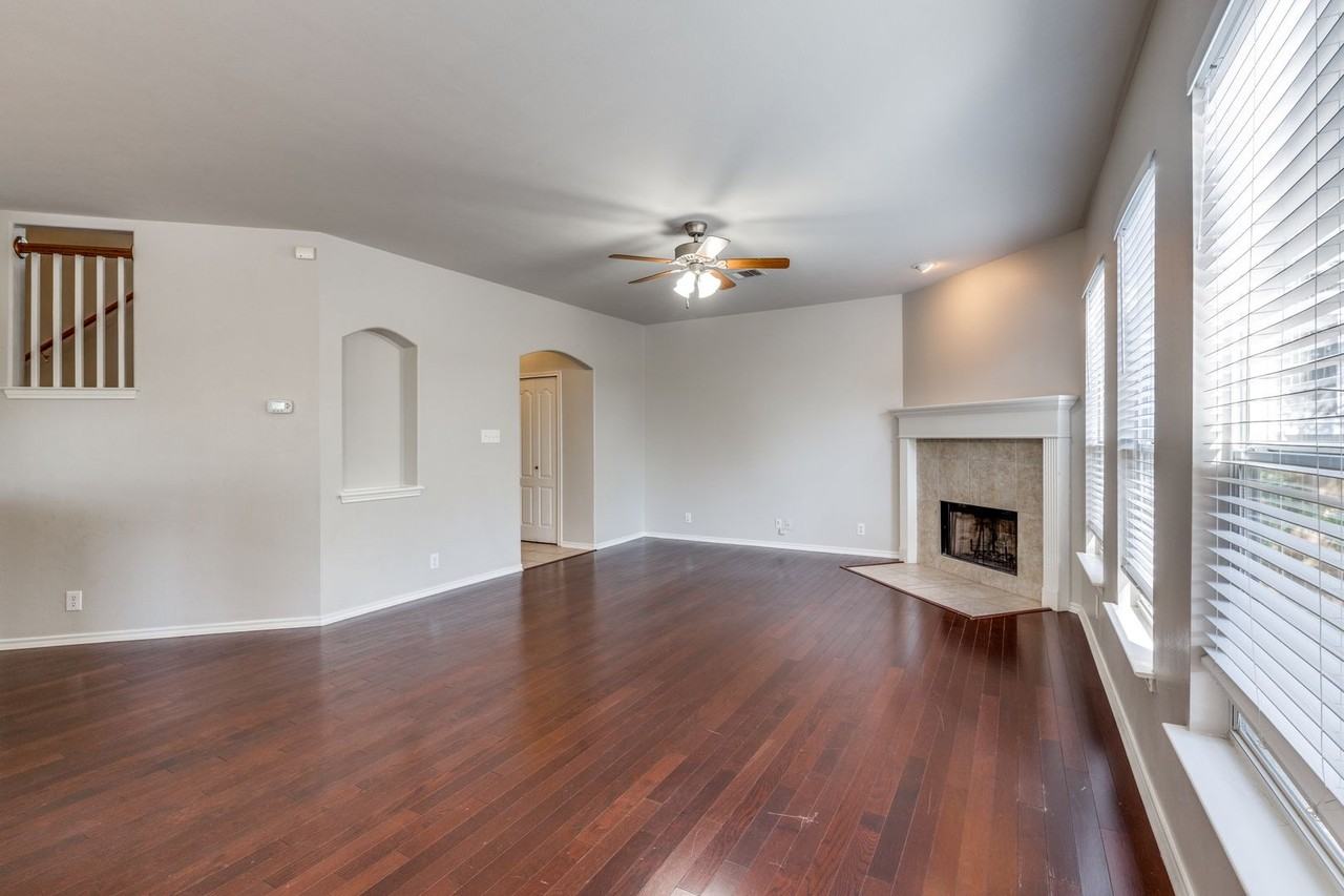 15834 Redwoods Mnr - Photo 7 of 25