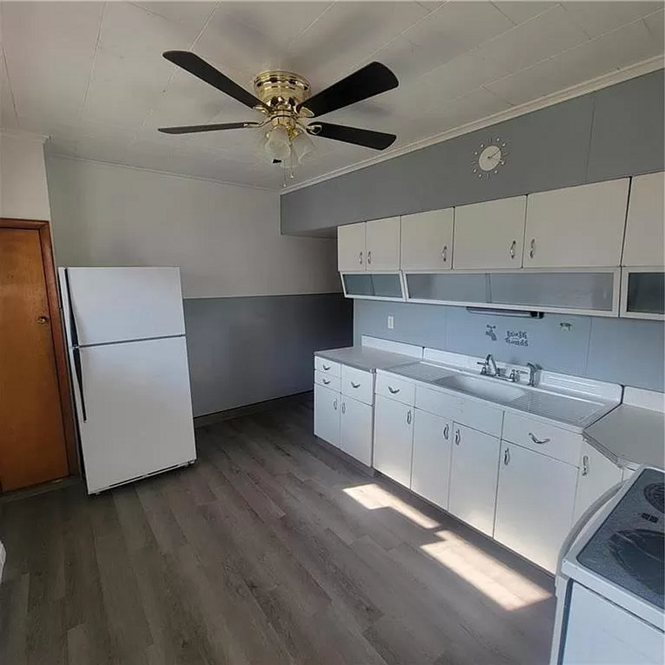 106 6th Street - Photo 4 of 11