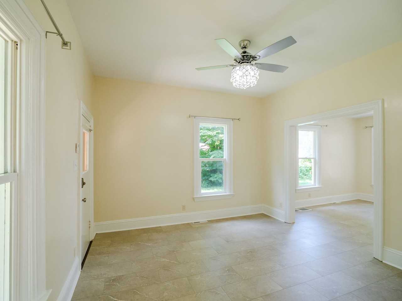 1116 9th St Se - Photo 2 of 9