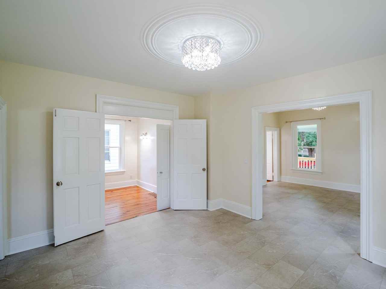 1116 9th St Se - Photo 3 of 9