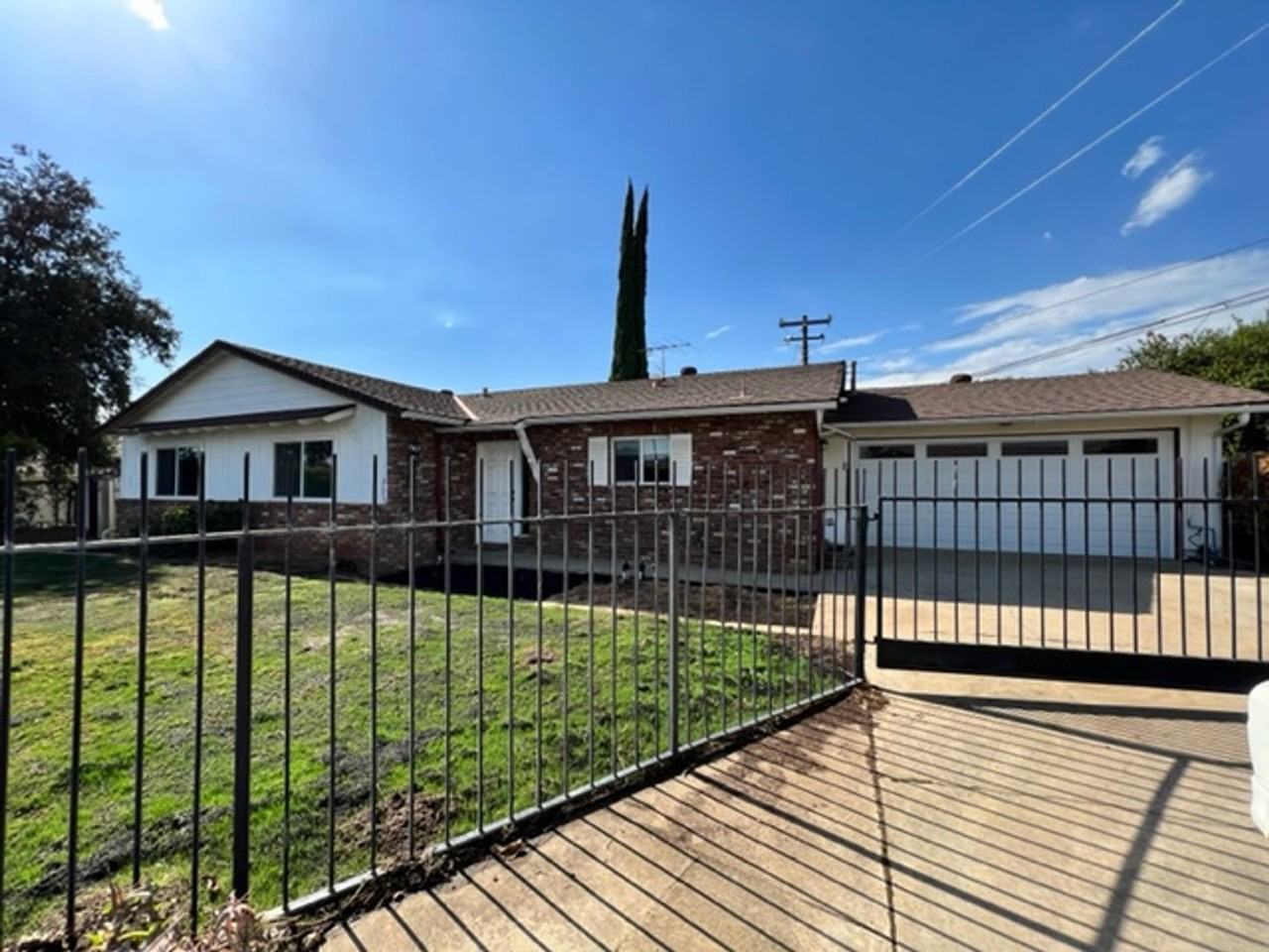 438 Sandalwood Dr - Photo 2 of 19