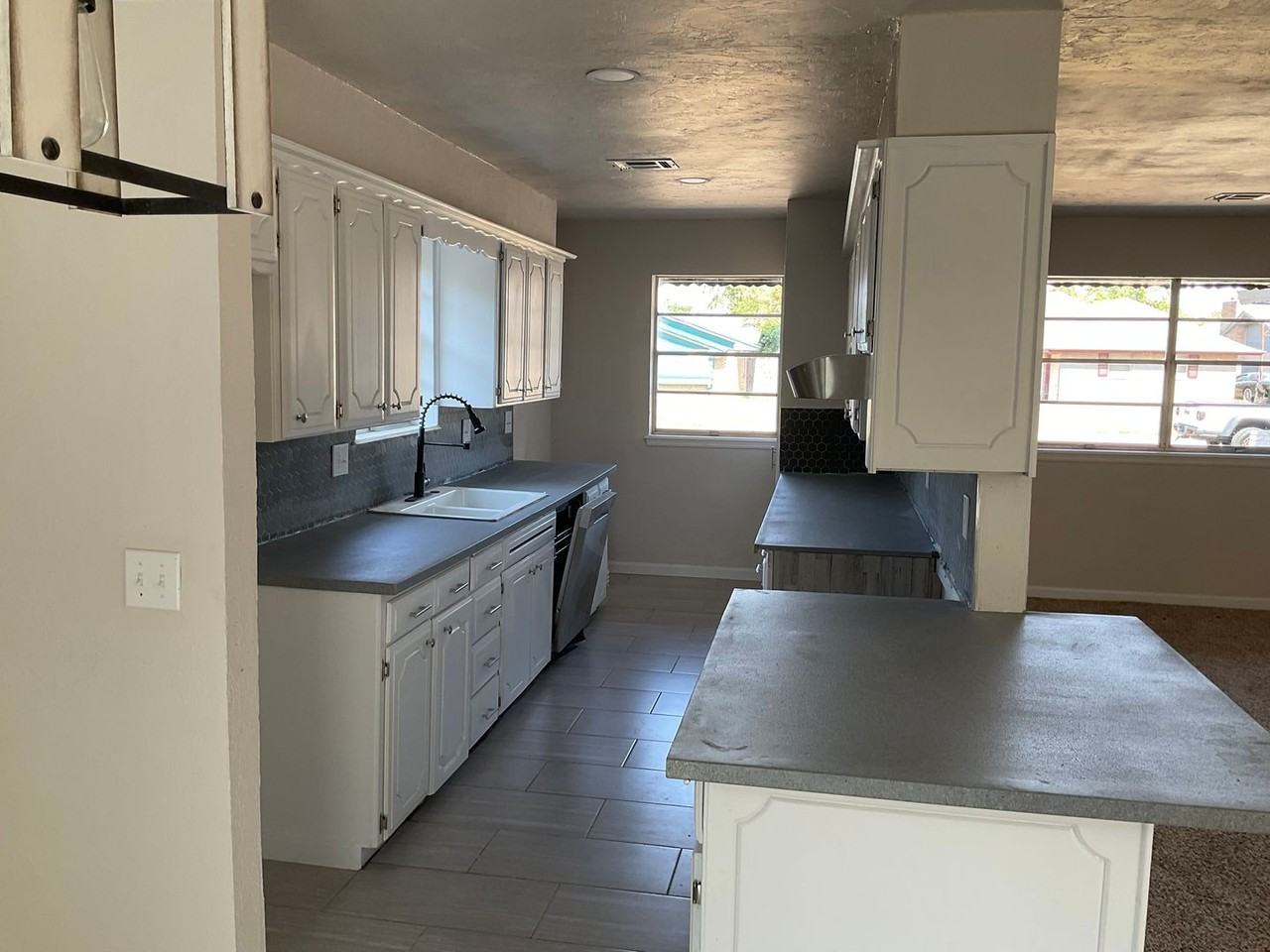 1224 Nw 104th Ter - Photo 2 of 6