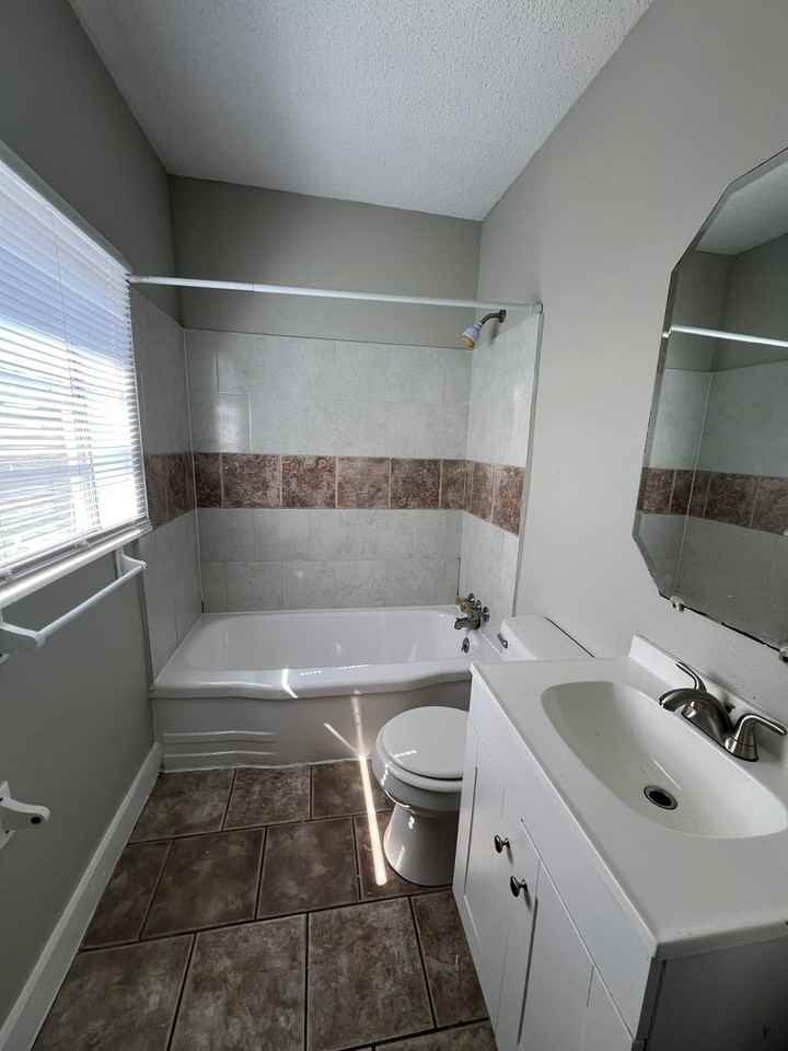 1807 Avenue N #2 - Photo 4 of 9