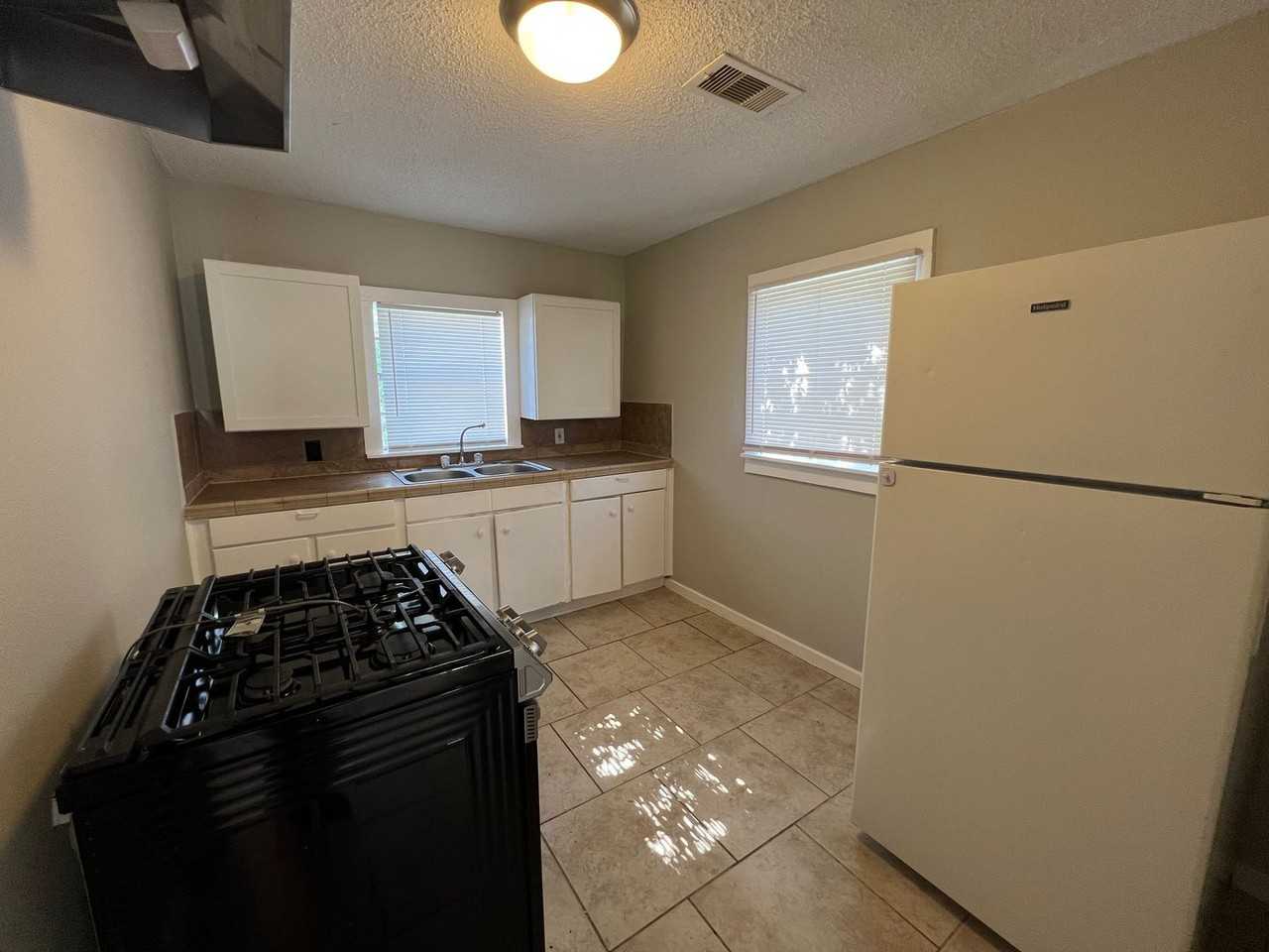 1807 Avenue N #2 - Photo 3 of 9