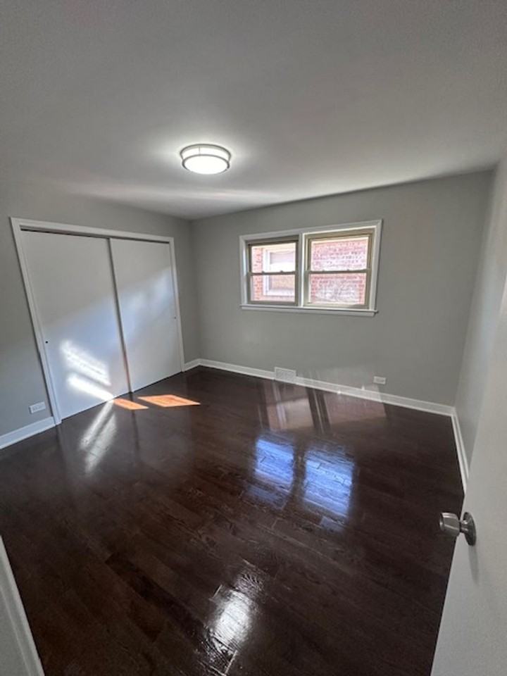 8435 S Kenneth Ave - Photo 2 of 25