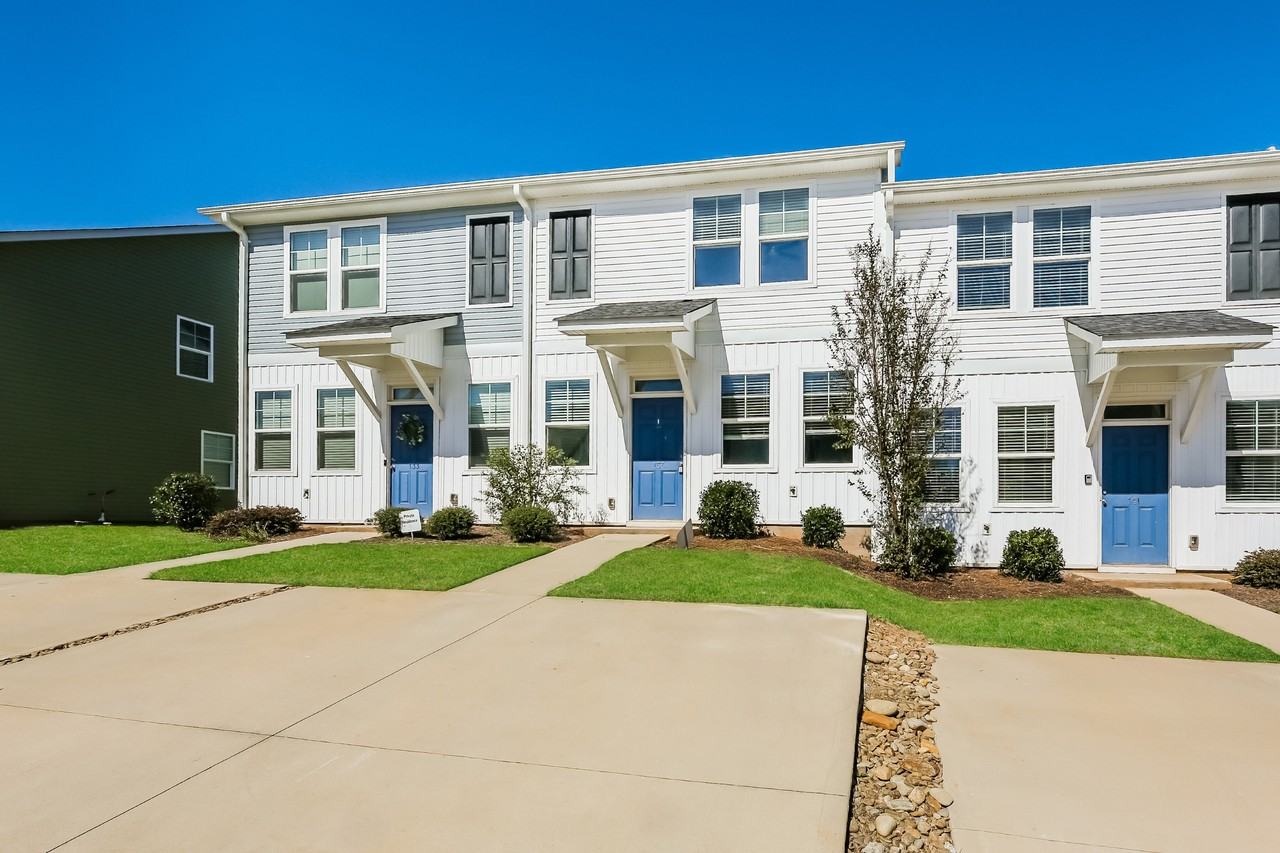 137 Valley Creek Dr - Photo 2 of 18