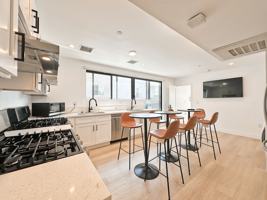 featured image of 1471 W 37th St
