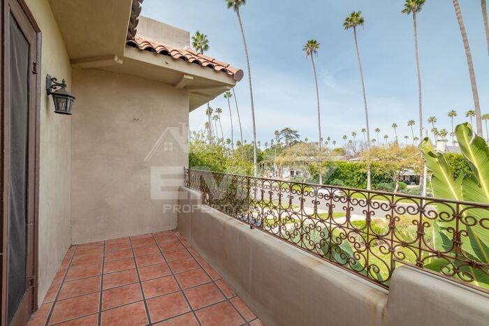 4328 Victoria Park Pl #2