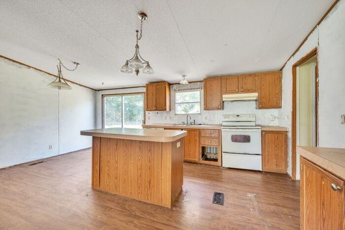 570 Covey Ln - Photo 3 of 32