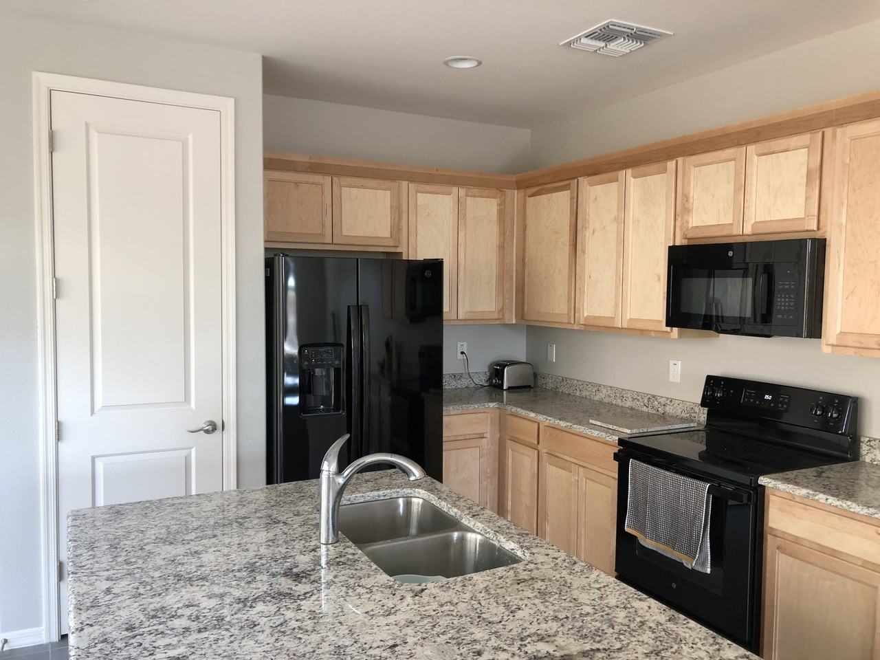 2551 S Entwistle St #NA - Photo 6 of 7