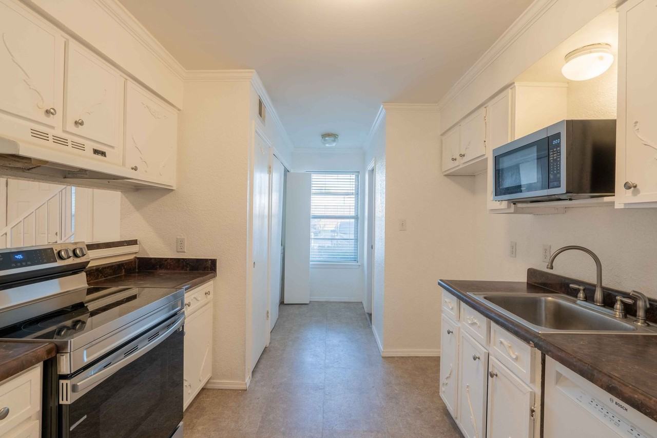 2220 E 66th Pl #1109 - Photo 4 of 13