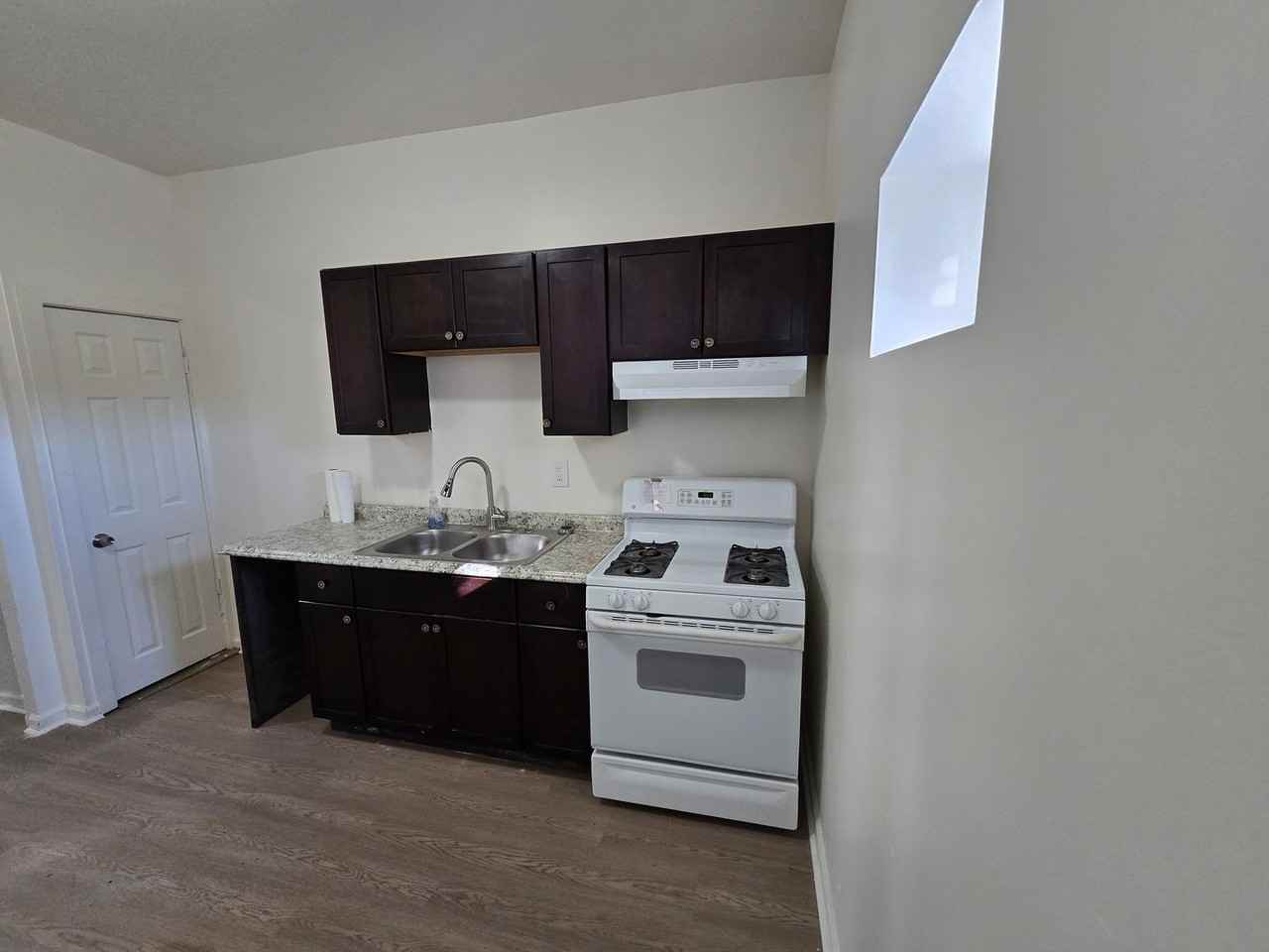 47 N Hobart St - Photo 5 of 11