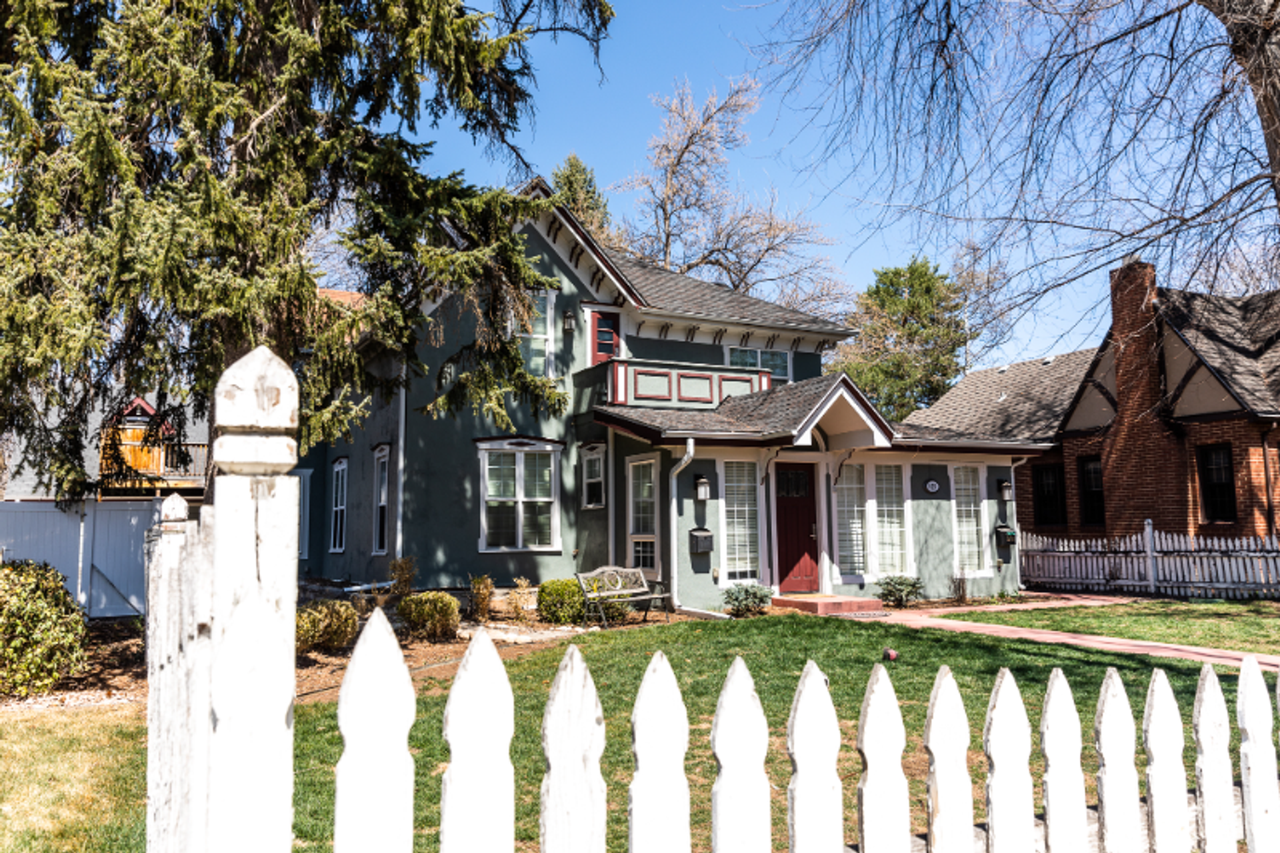 420 W Oak St - Photo 2 of 3