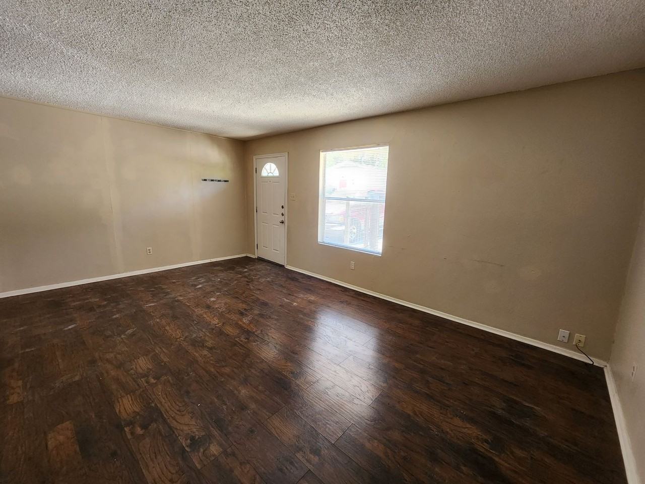 608 1/2 Genard St - Photo 6 of 21