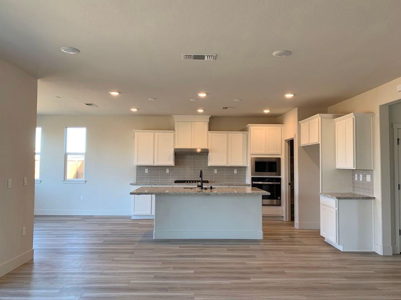 190 Scarlett Way - Photo 3 of 45