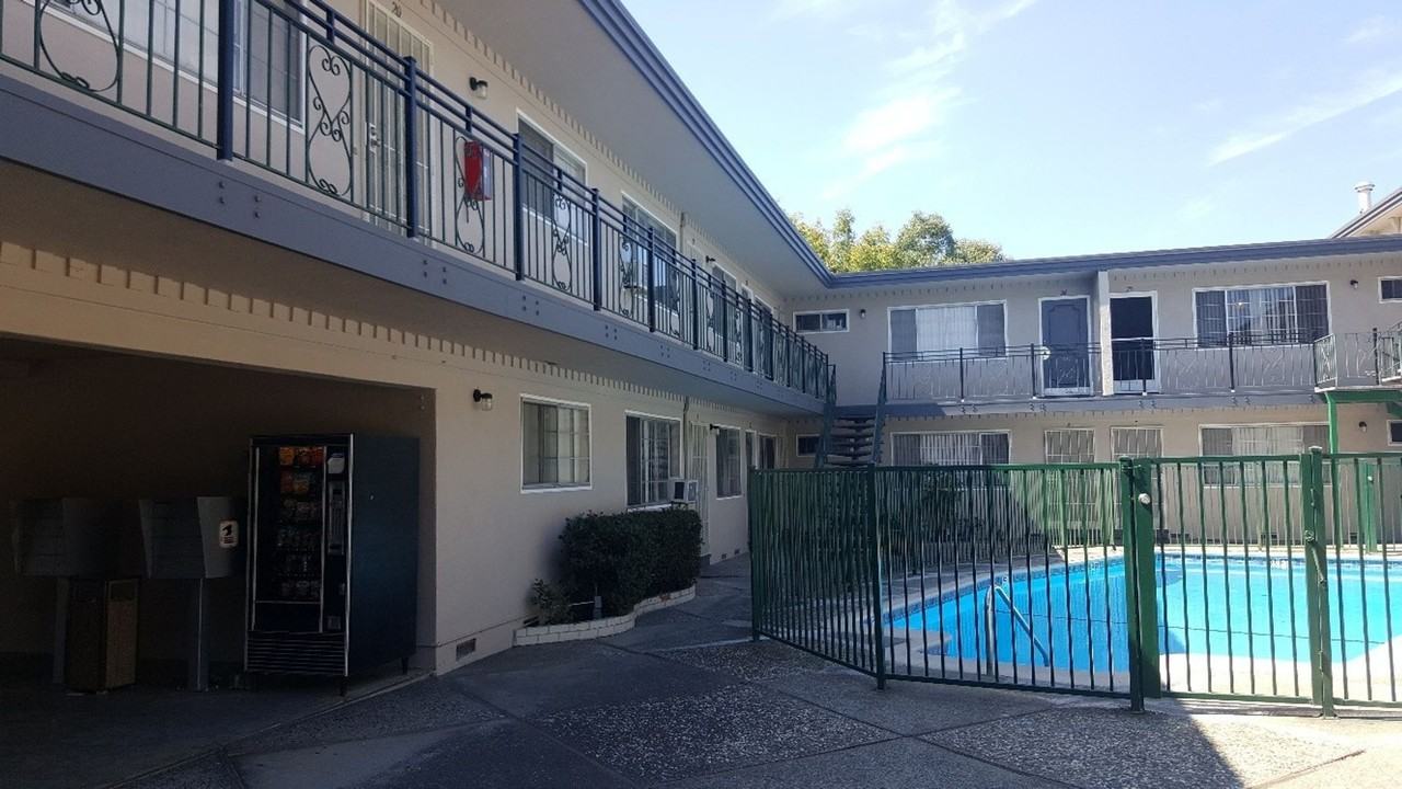 Colonial Way Apartments - Photo 5 of 12