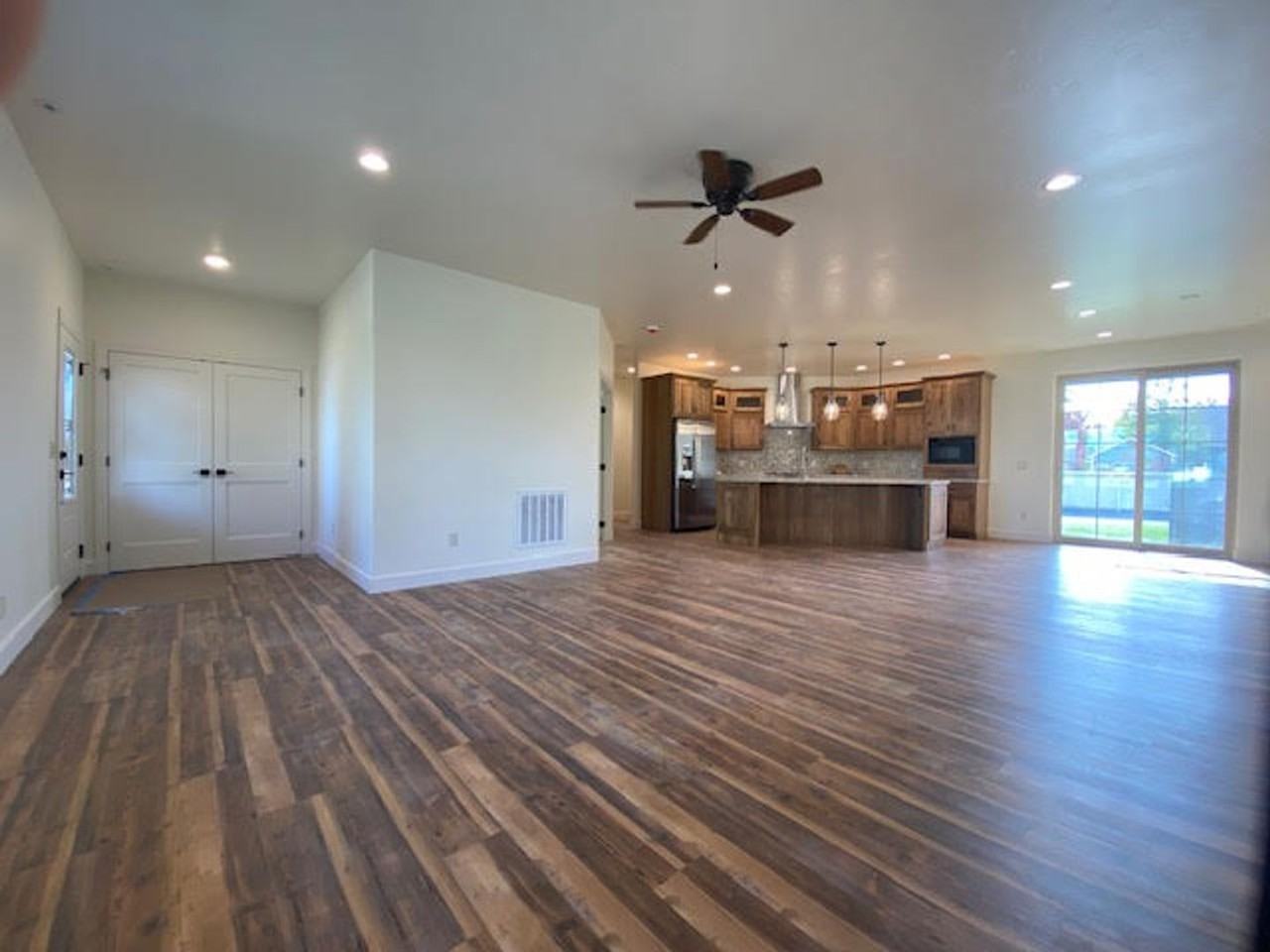 210 Westland Dr - Photo 6 of 27