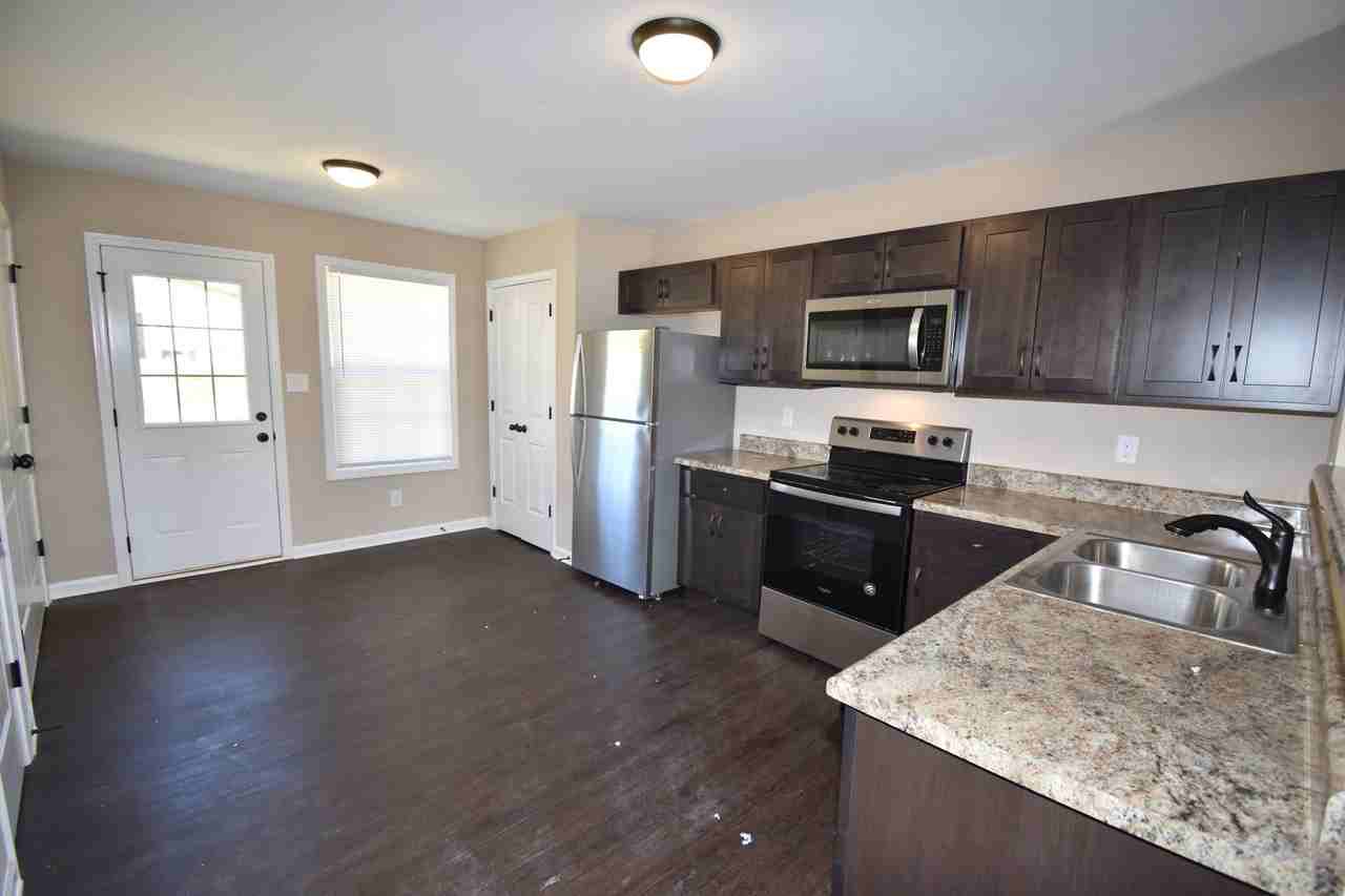 2 Bedroom Pet Friendly Townhomes For Rent Near Post! - Photo 5 of 28