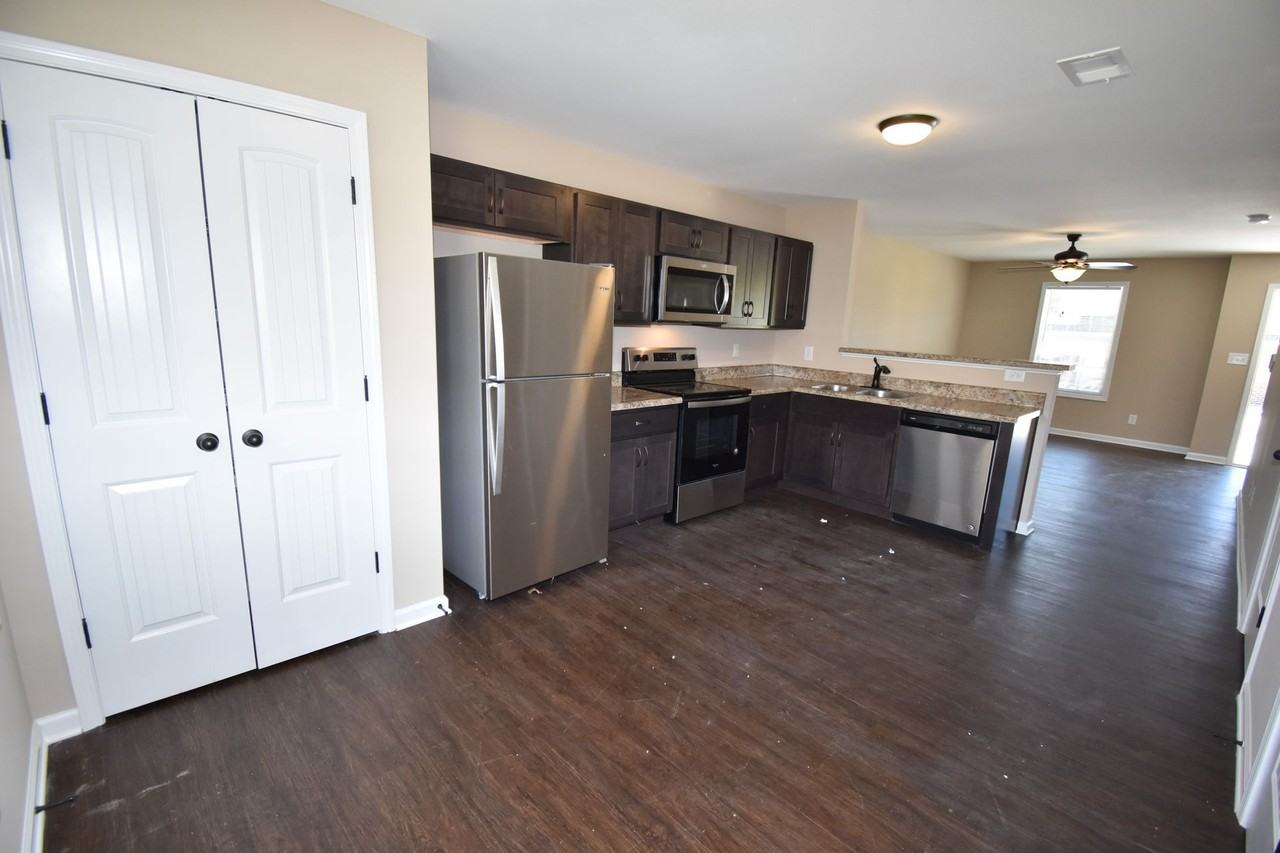 2 Bedroom Pet Friendly Townhomes For Rent Near Post! - Photo 6 of 28