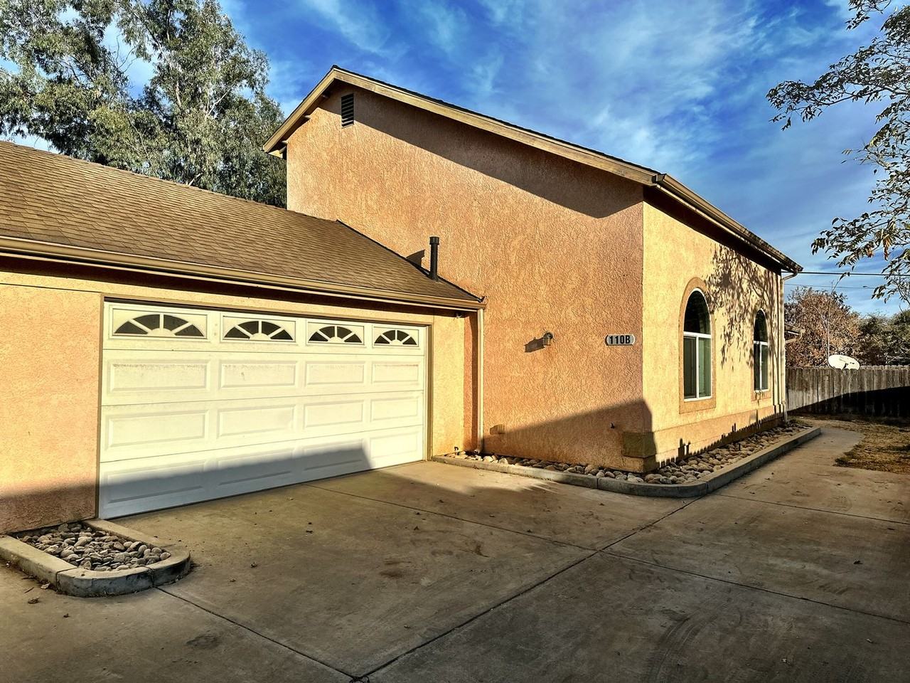 110 E Lang St - Photo 2 of 25