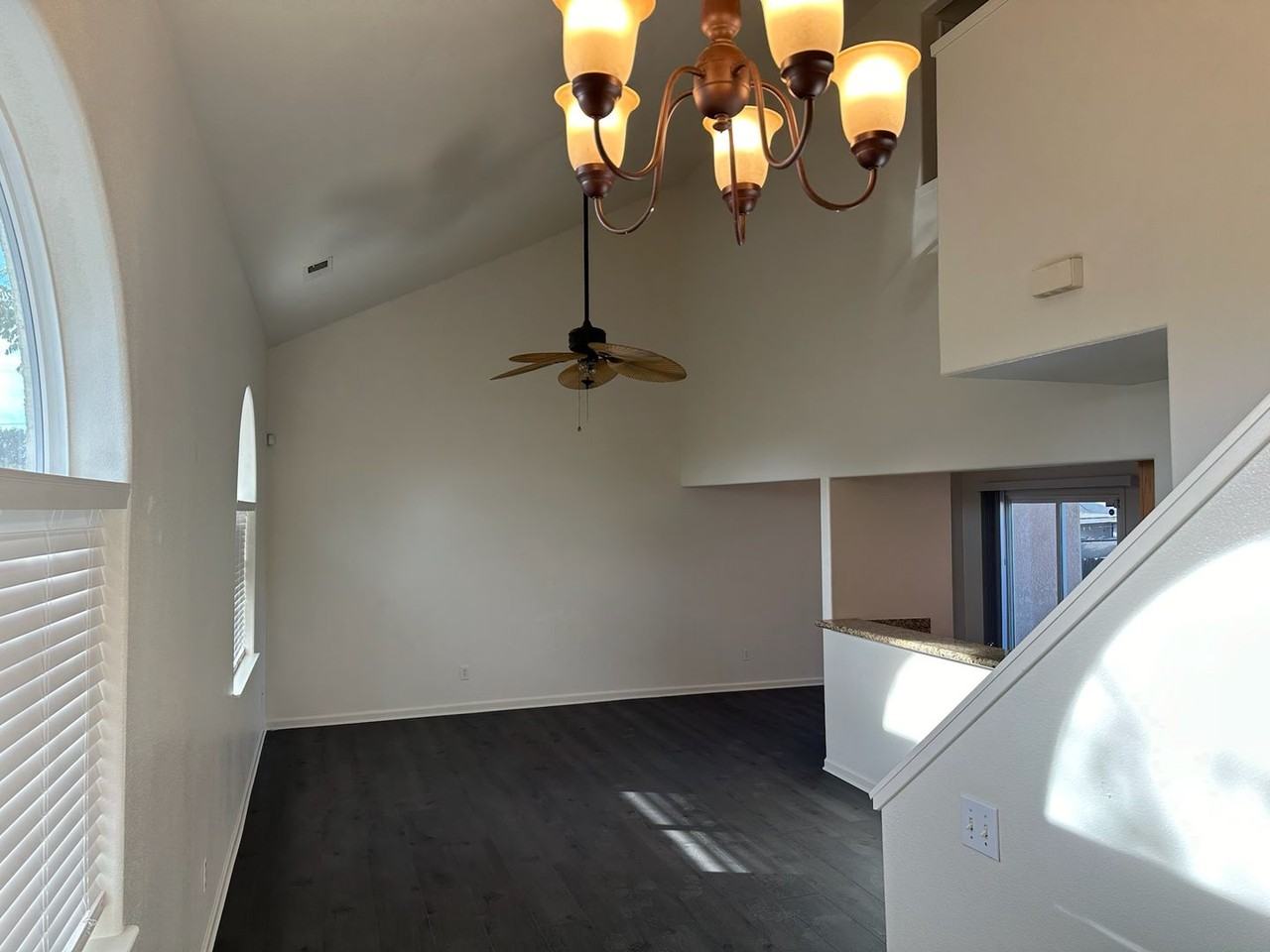 110 E Lang St - Photo 3 of 25