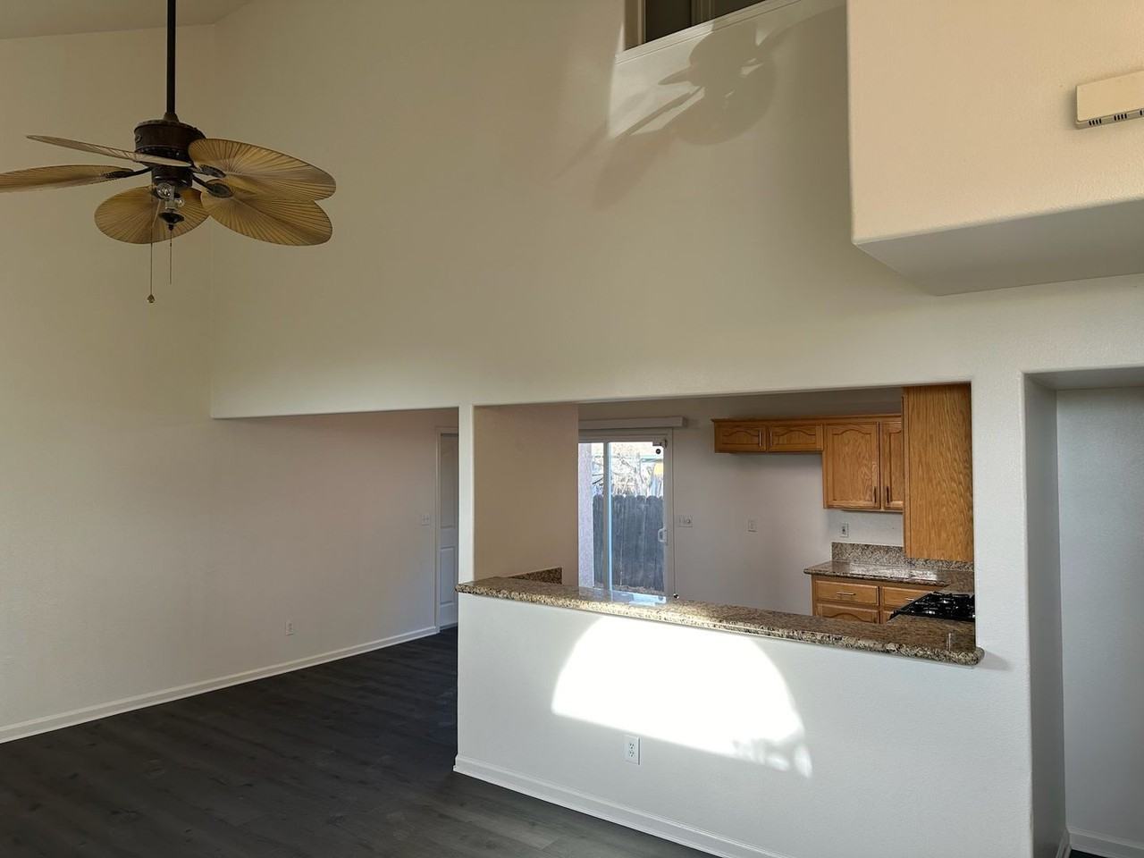 110 E Lang St - Photo 4 of 25