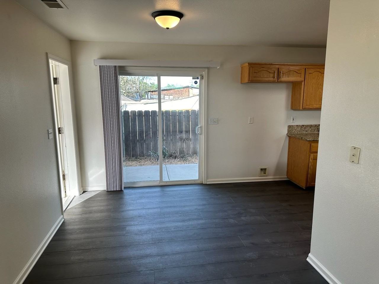 110 E Lang St - Photo 5 of 25