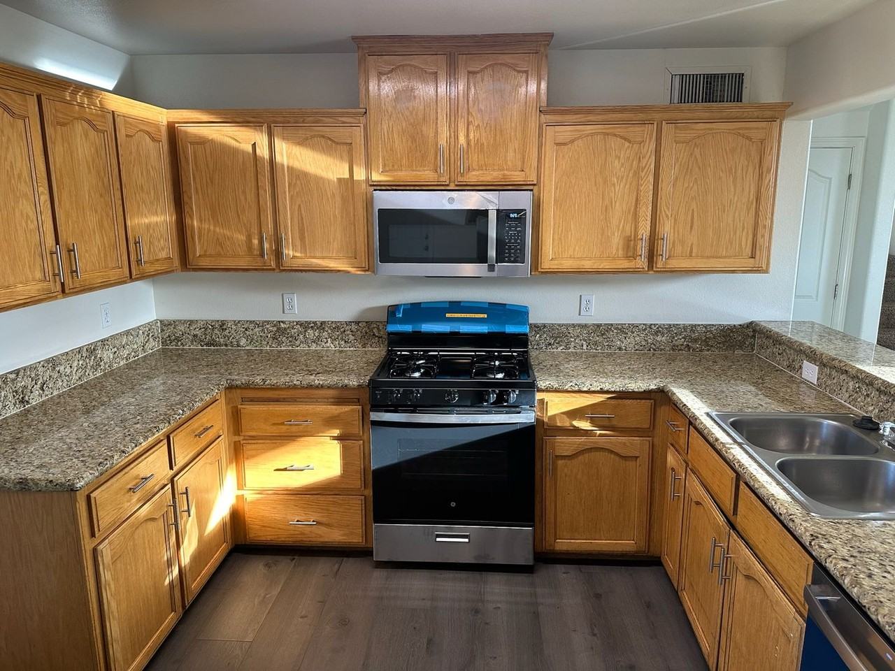 110 E Lang St - Photo 7 of 25