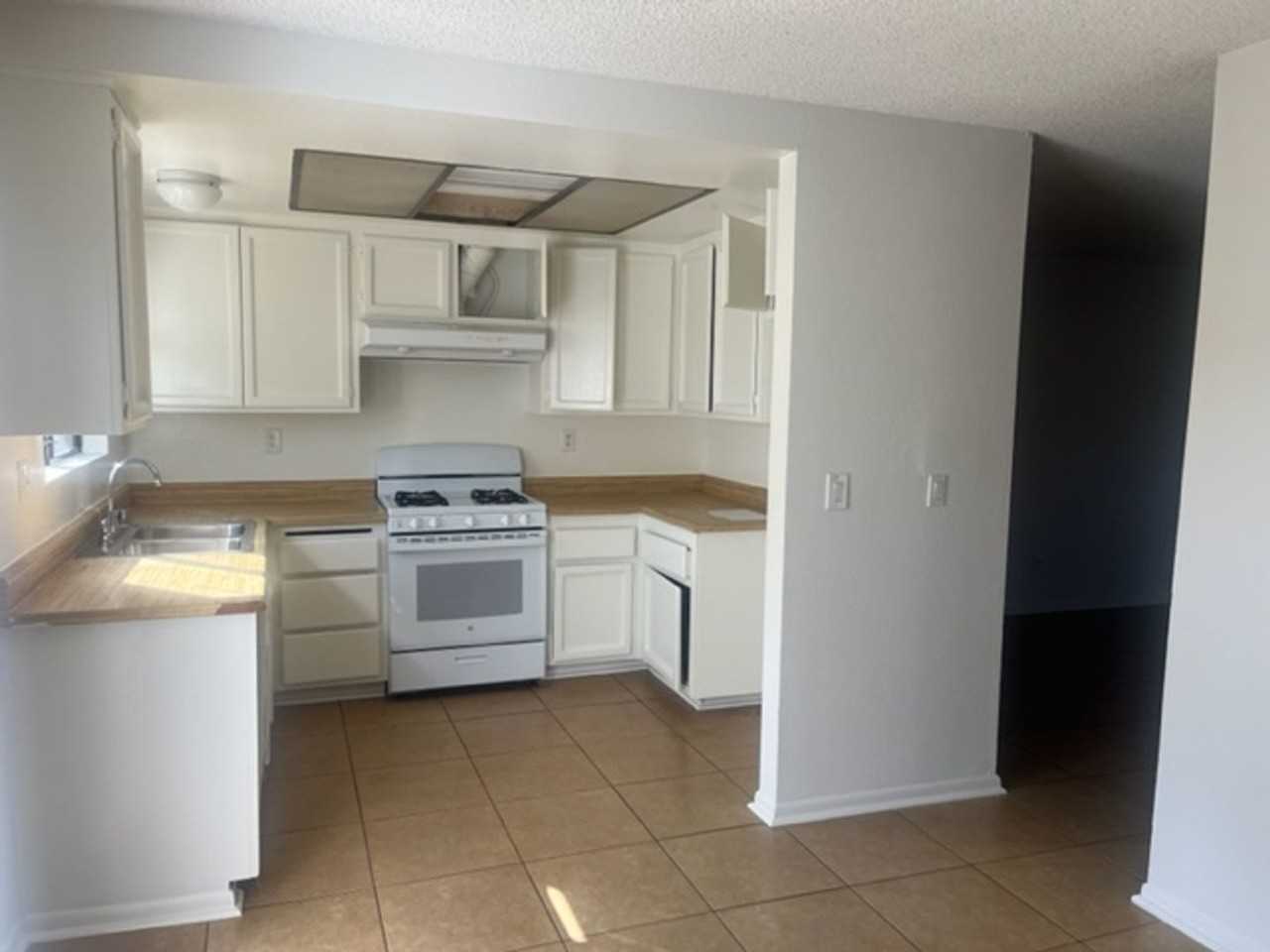 1995-1999 Maple Street - Photo 3 of 7