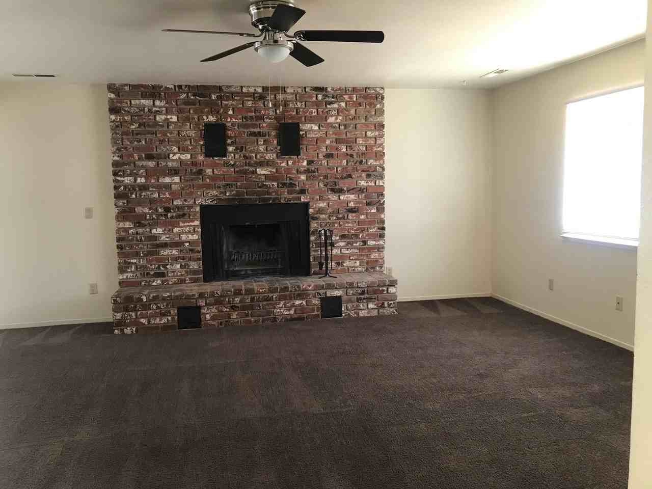 11260 Bell Dr - Photo 2 of 20