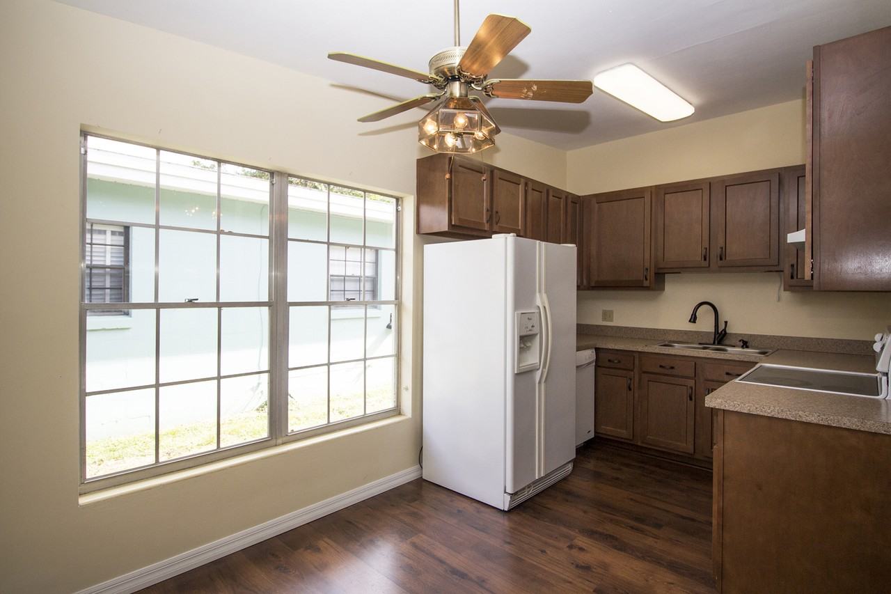 2001 Pine Bluff Ave - Photo 4 of 12