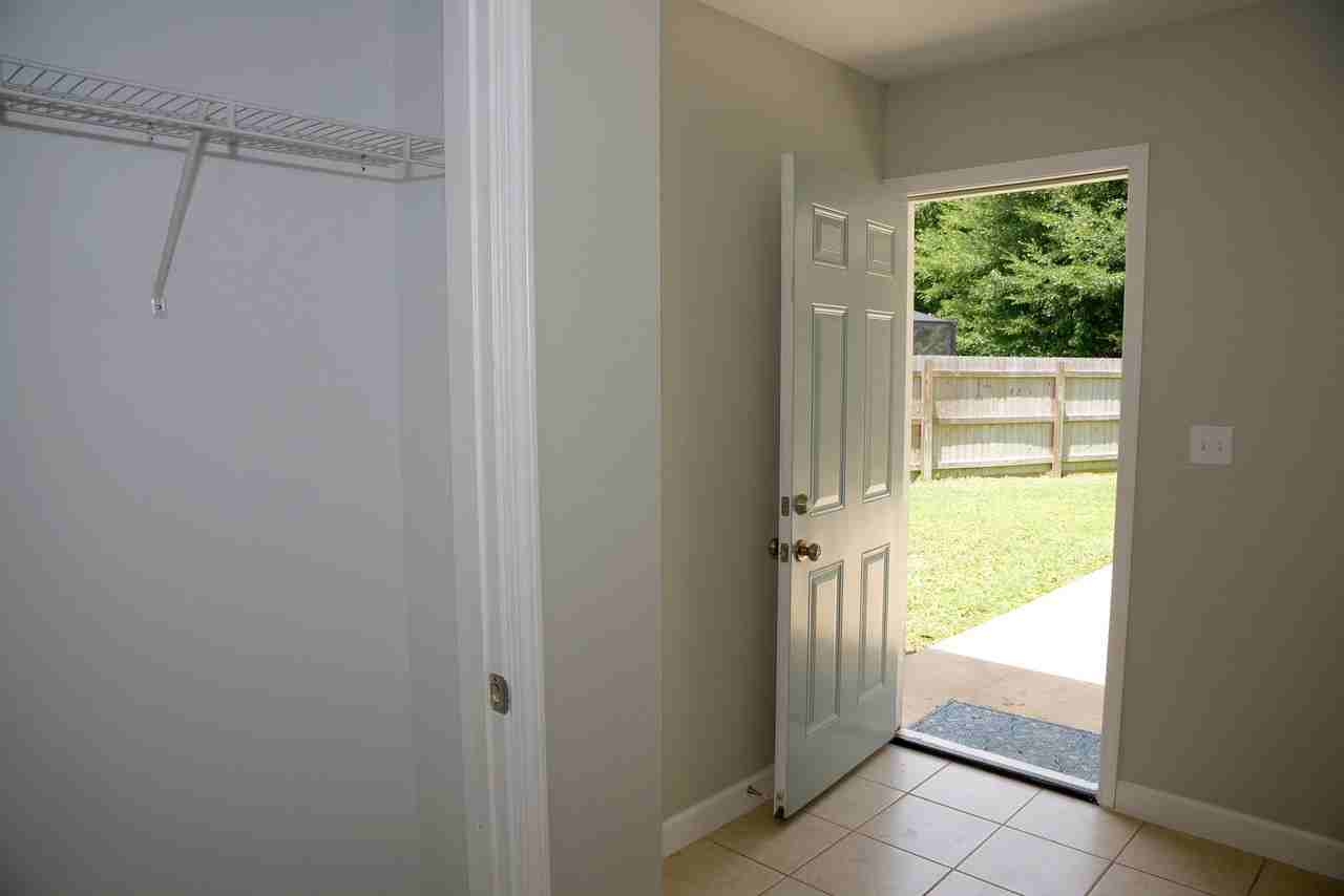 400 Lee Ln - Photo 3 of 20