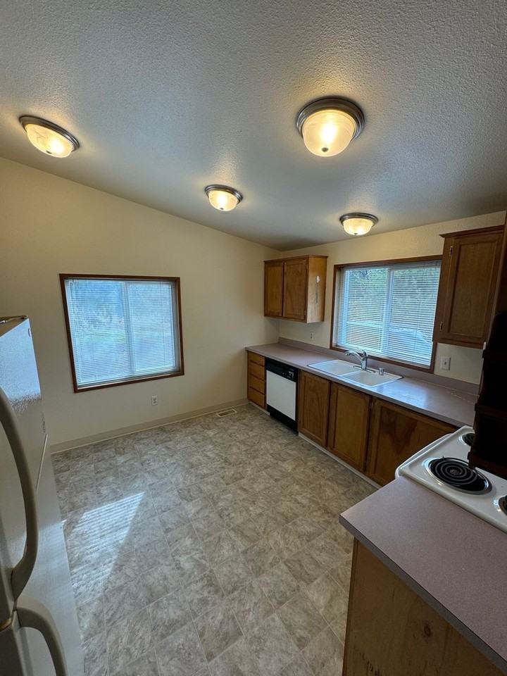 37997 Soap Creek Rd - Photo 3 of 28