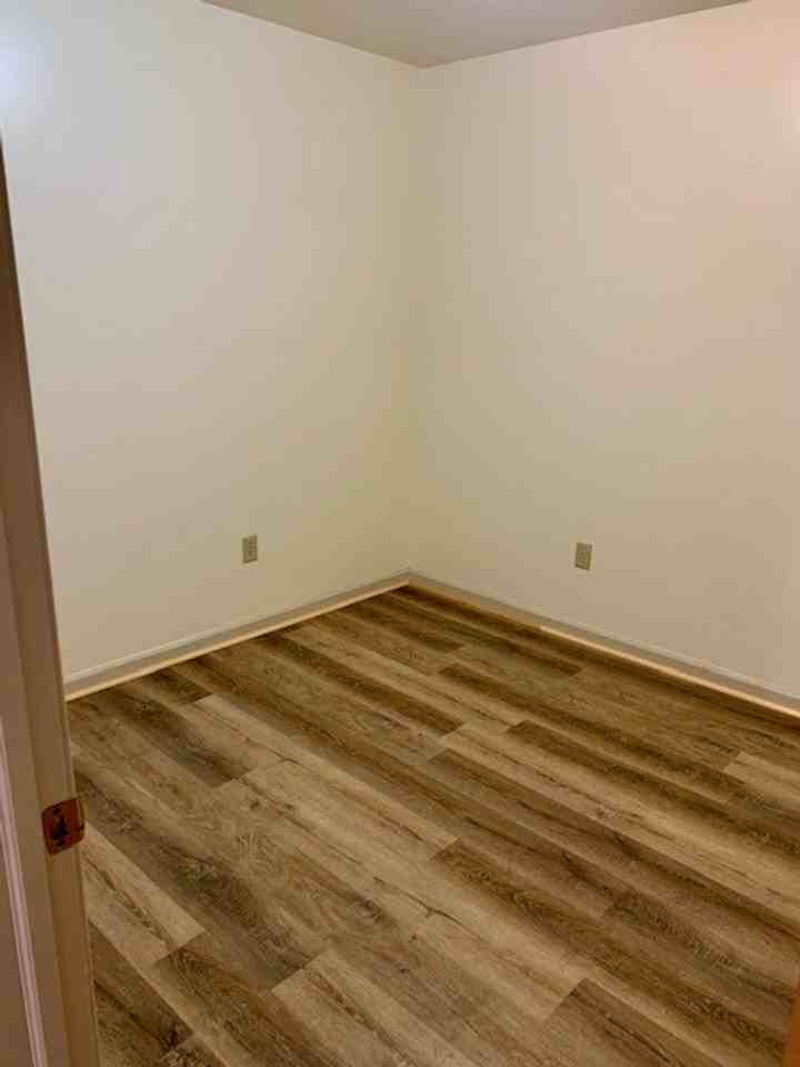 119 W Market St - Photo 3 of 5