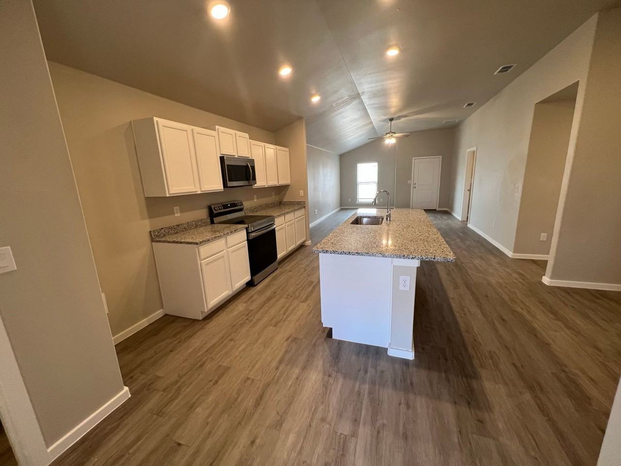 2138 N Texas Ave - Photo 6 of 17