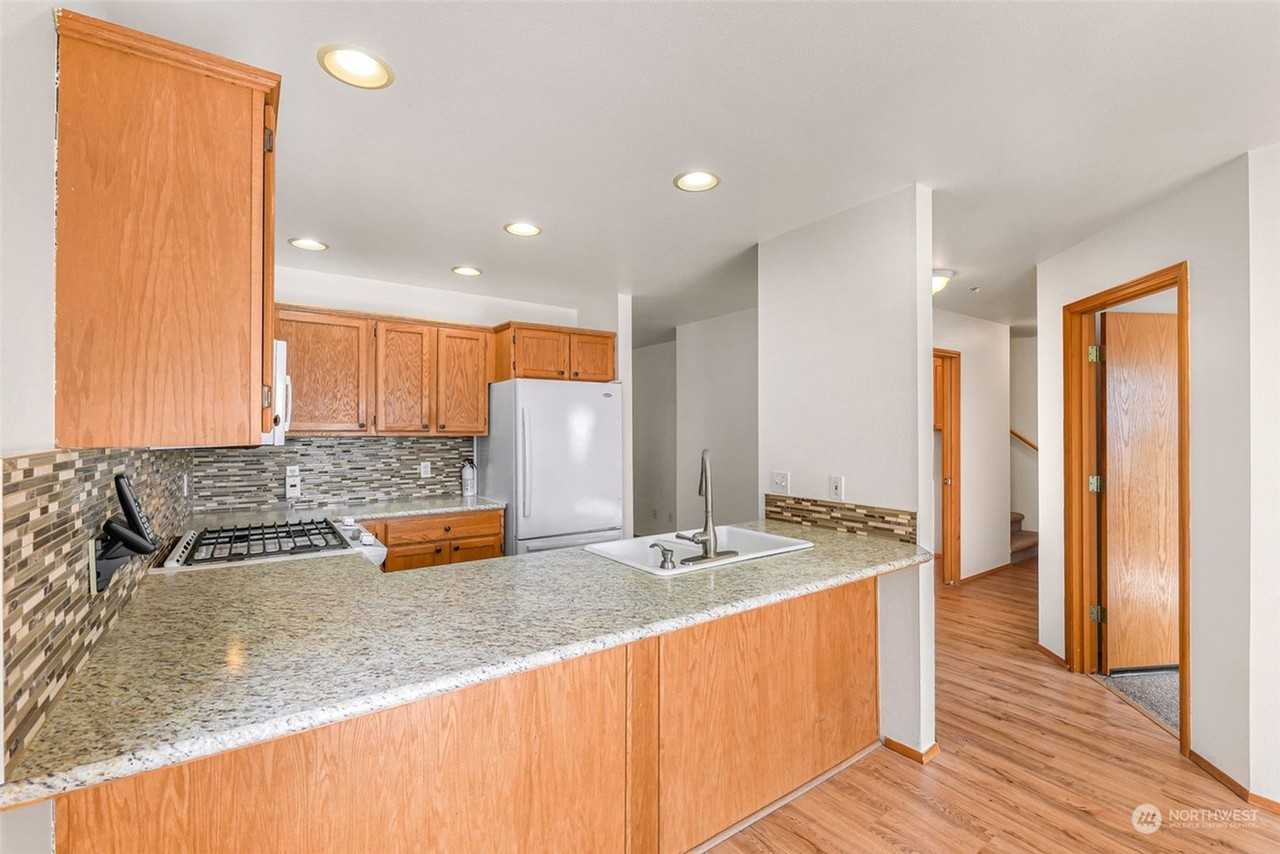 6210 Lincoln Drive - Photo 6 of 21