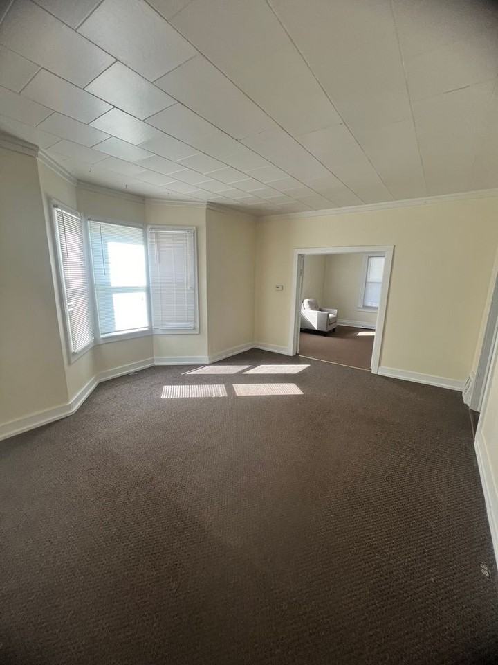 196 S Grand Ave - Photo 2 of 7