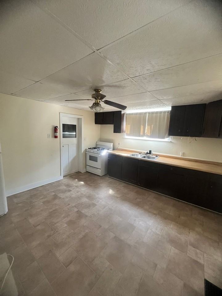 196 S Grand Ave - Photo 3 of 7