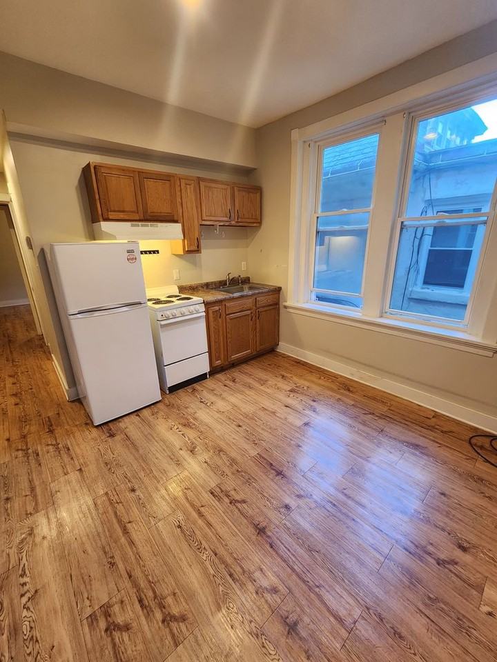 2109 Green St - Photo 2 of 12